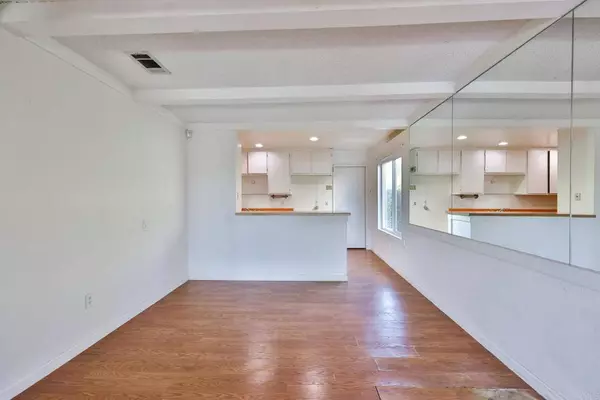 6723 Lofty View Pt, San Diego, CA 92120