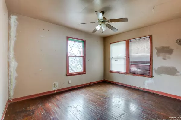 245 ROSS AVE, San Antonio, TX 78225-2155