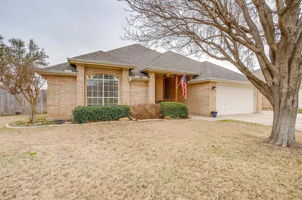 1031 Kingsley Drive, Saginaw, TX 76179