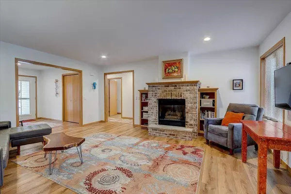 718 Saukdale Dr, Madison, WI 53717