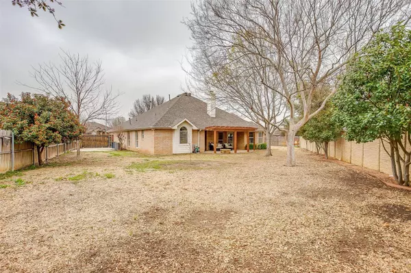 1031 Kingsley Drive, Saginaw, TX 76179