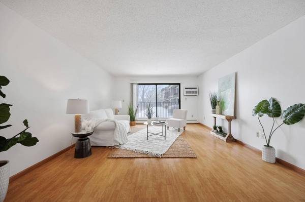 1304 W Medicine Lake DR #119, Plymouth, MN 55441