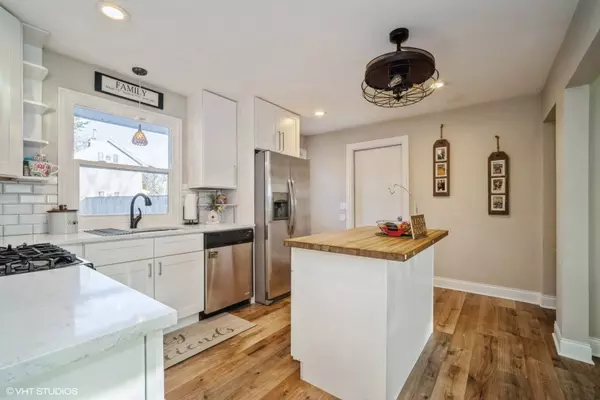 115 S Western AVE, Bartlett, IL 60103