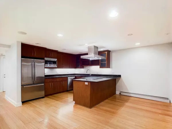 632 W Barry Avenue #GS, Chicago, IL 60657