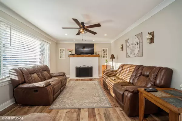 115 S Western AVE, Bartlett, IL 60103