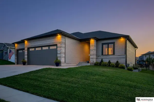 9521 Fairbanks Drive, Lincoln, NE 68516