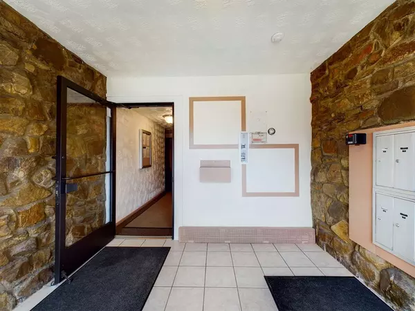 8820 N Western Avenue #1H, Des Plaines, IL 60016