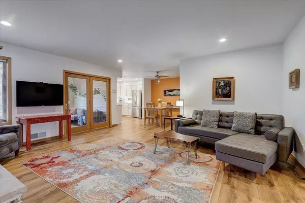 718 Saukdale Dr, Madison, WI 53717