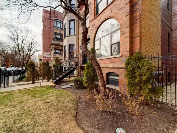 632 W Barry Avenue #GS, Chicago, IL 60657