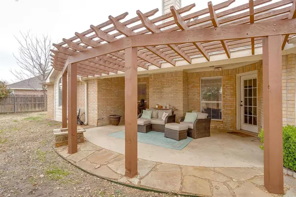 1031 Kingsley Drive, Saginaw, TX 76179