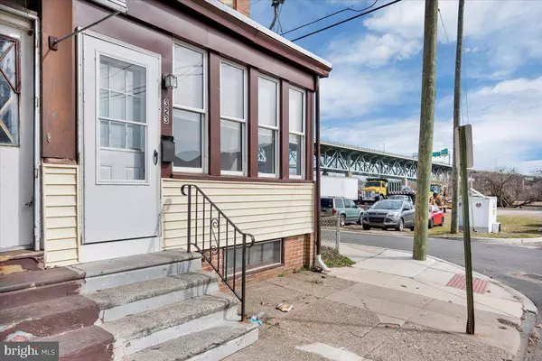 323 WARREN ST, Gloucester City, NJ 08030