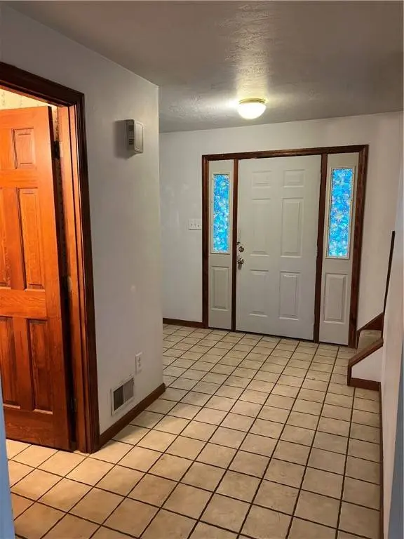 6 Torrington Dr, Greensburg, PA 15601