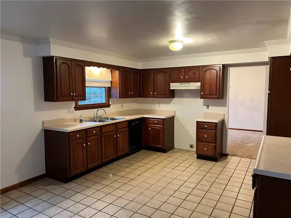 6 Torrington Dr, Greensburg, PA 15601