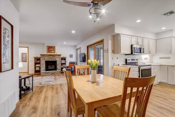 718 Saukdale Dr, Madison, WI 53717