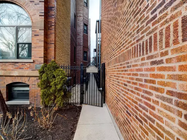 632 W Barry Avenue #GS, Chicago, IL 60657