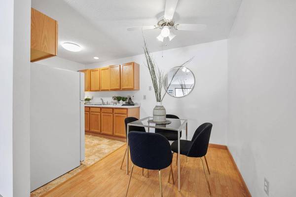 1304 W Medicine Lake DR #119, Plymouth, MN 55441