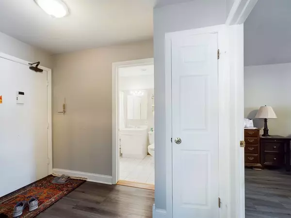 8820 N Western Avenue #1H, Des Plaines, IL 60016