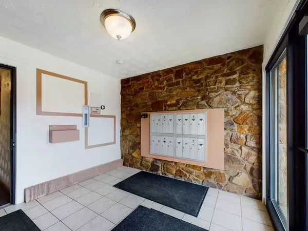 8820 N Western Avenue #1H, Des Plaines, IL 60016