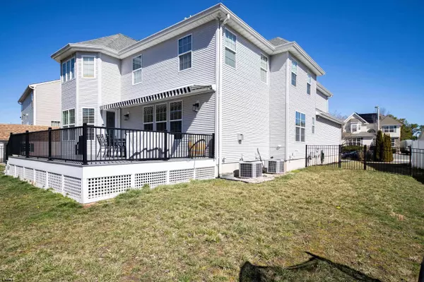 130 Crystal Lake Dr, Egg Harbor Township, NJ 08234