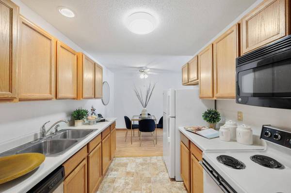 1304 W Medicine Lake DR #119, Plymouth, MN 55441