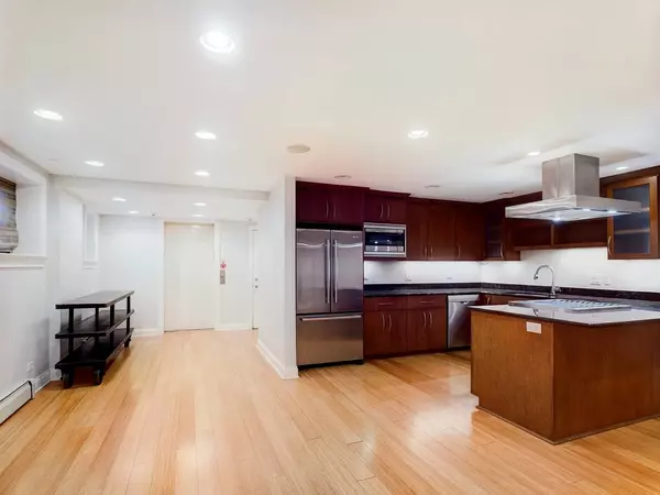 632 W Barry Avenue #GS, Chicago, IL 60657