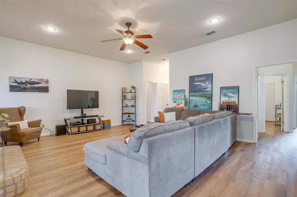 1031 Kingsley Drive, Saginaw, TX 76179