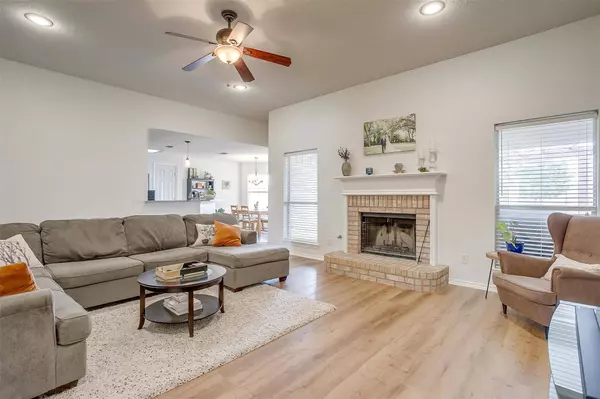 1031 Kingsley Drive, Saginaw, TX 76179