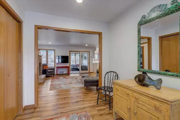 718 Saukdale Dr, Madison, WI 53717