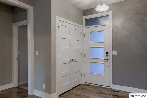 9521 Fairbanks Drive, Lincoln, NE 68516