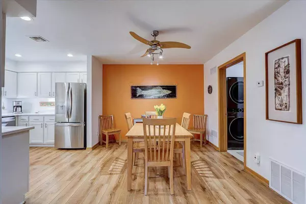 718 Saukdale Dr, Madison, WI 53717