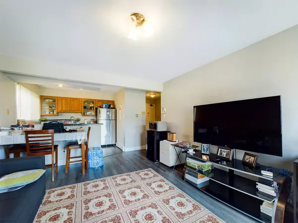 8820 N Western Avenue #1H, Des Plaines, IL 60016