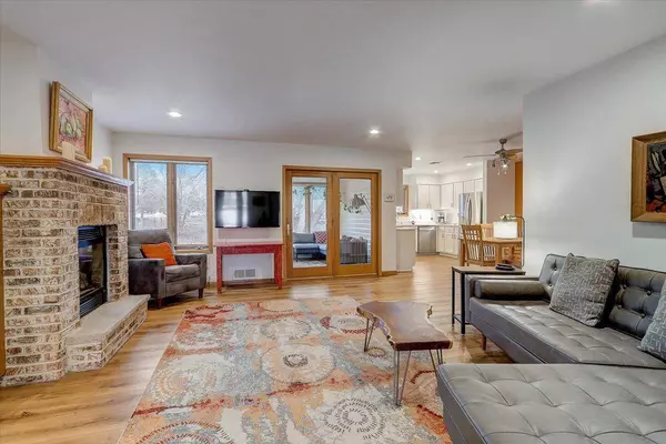 718 Saukdale Dr, Madison, WI 53717