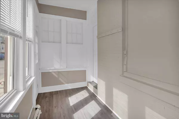 323 WARREN ST, Gloucester City, NJ 08030