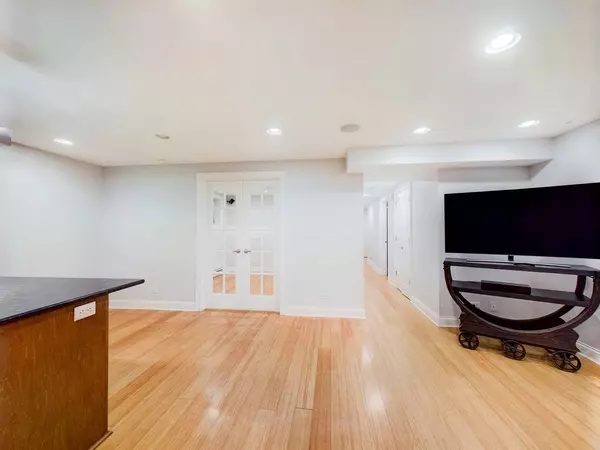 632 W Barry Avenue #GS, Chicago, IL 60657