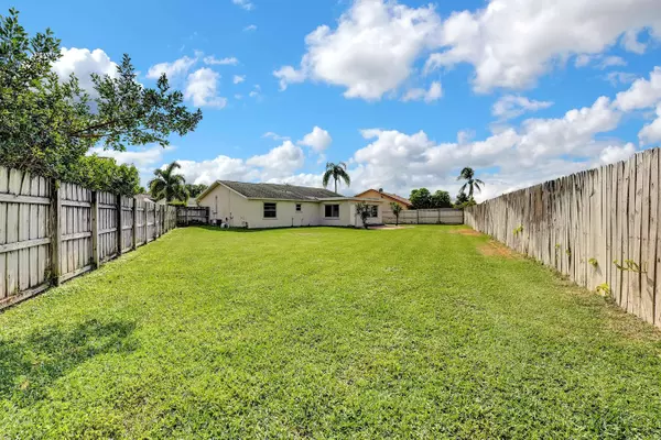 9726 Richmond CIR, Boca Raton, FL 33434