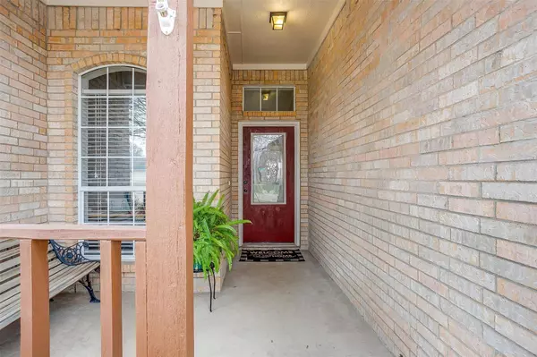 1031 Kingsley Drive, Saginaw, TX 76179