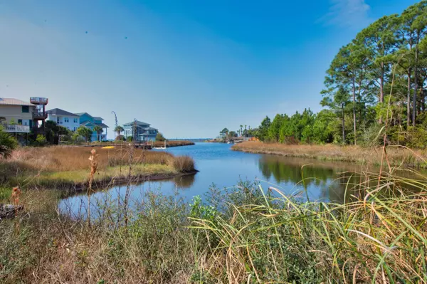 1135 Sawgrass Drive, Gulf Breeze, FL 32563