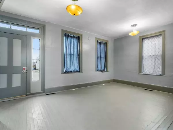 112 Vinton Street, Palo, IA 52324