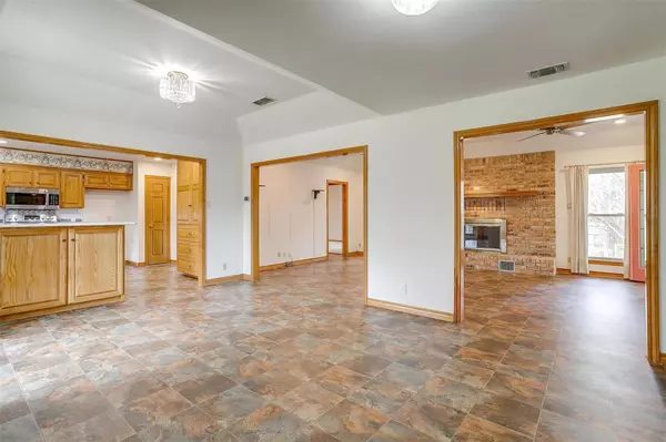 9624 Canyon Country Drive, Azle, TX 76020