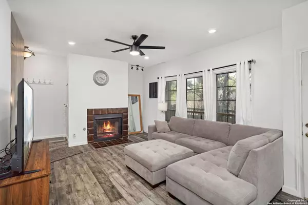 8611 DATAPOINT DR UNIT 69, San Antonio, TX 78229-3257