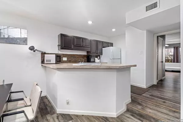 8611 DATAPOINT DR UNIT 69, San Antonio, TX 78229-3257