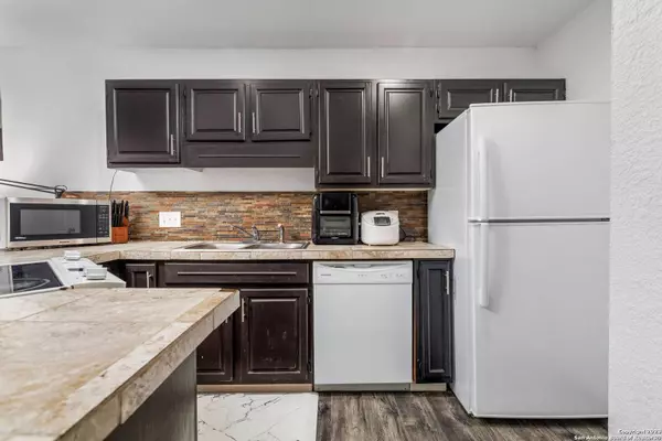 8611 DATAPOINT DR UNIT 69, San Antonio, TX 78229-3257