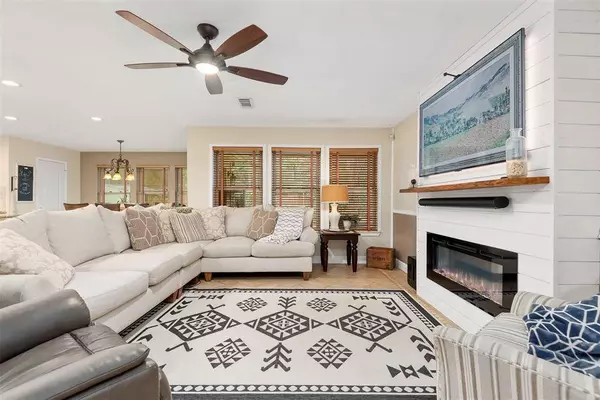 702 Mesquite DR, Magnolia, TX 77354