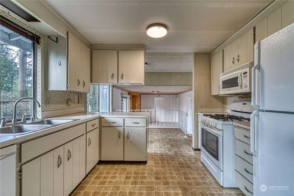 325 Point Fosdick PL NW, Gig Harbor, WA 98335