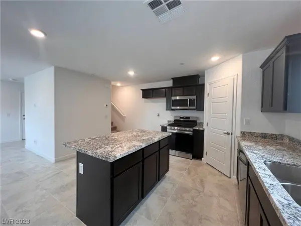 1868 Arcadian King Sun Street, Las Vegas, NV 89106