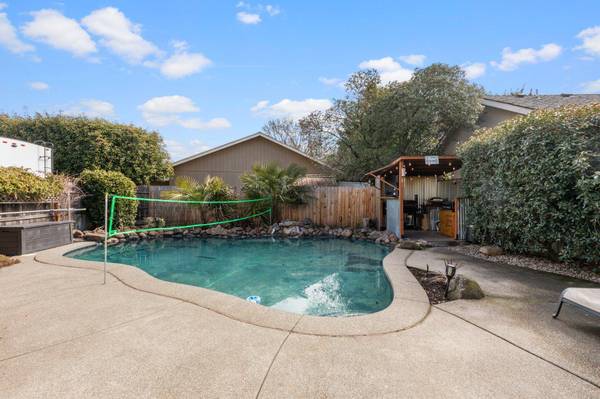 1361 Brook CT, Medford, OR 97504