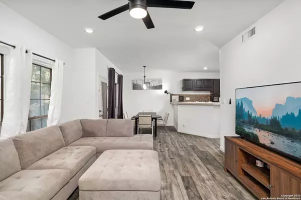 8611 DATAPOINT DR UNIT 69, San Antonio, TX 78229-3257