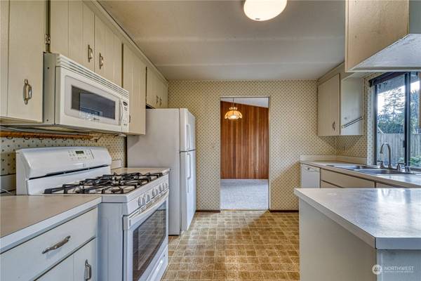 325 Point Fosdick PL NW, Gig Harbor, WA 98335