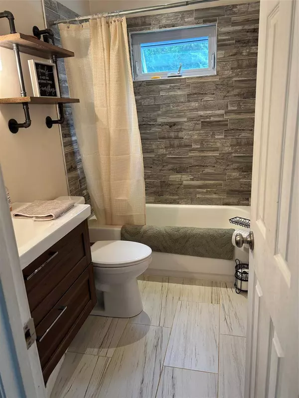 14211 Hackamore DR, Matthews, NC 28105