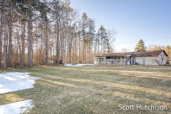 4520 13 Mile NE Road, Rockford, MI 49341